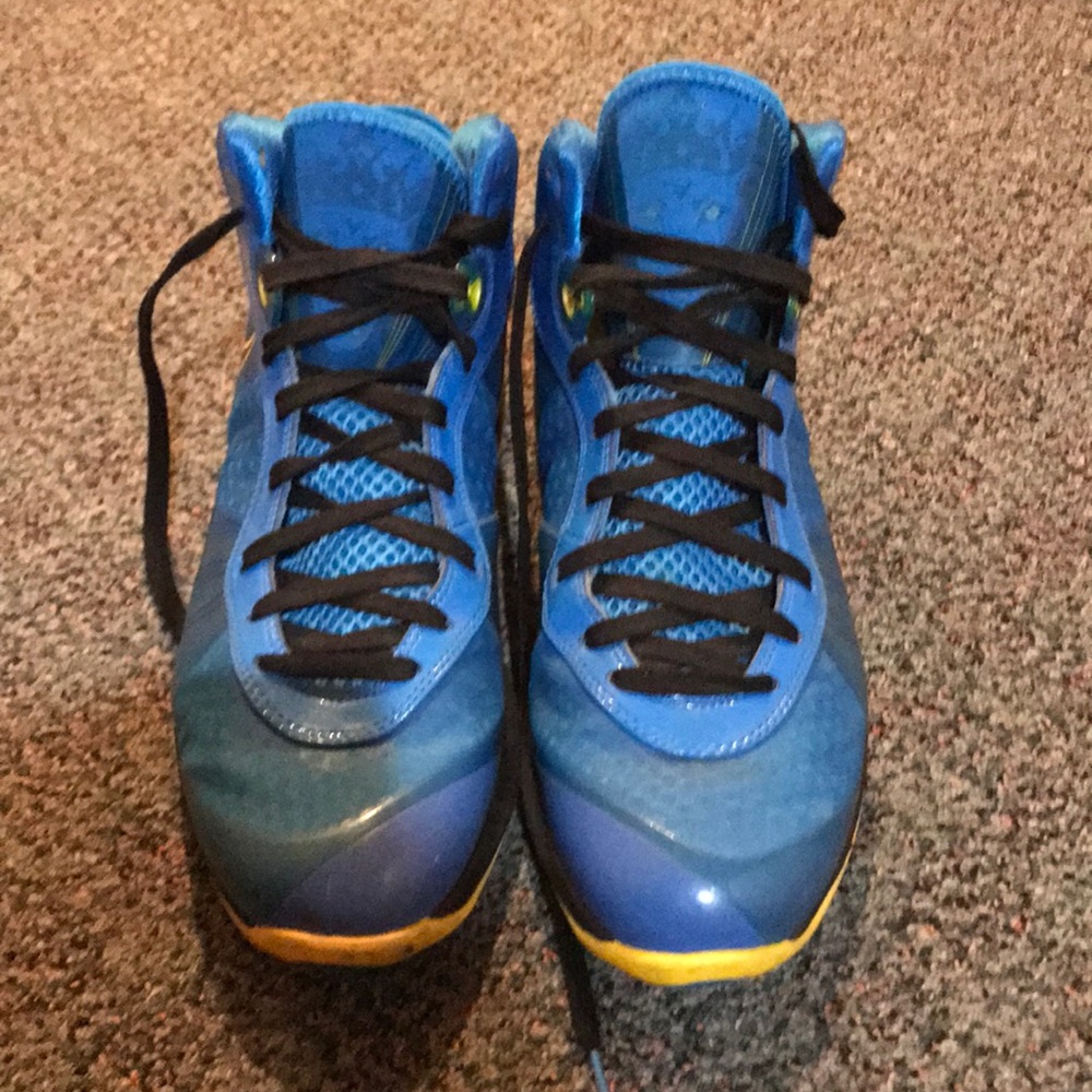 Lebron James sneaker